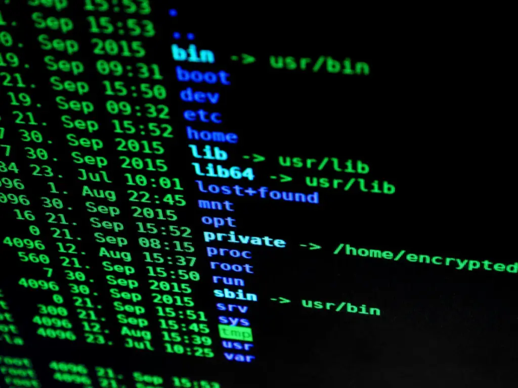sicurezza nelle automazioni dei processi aziendali computer codes stockpack pexels scaled 1